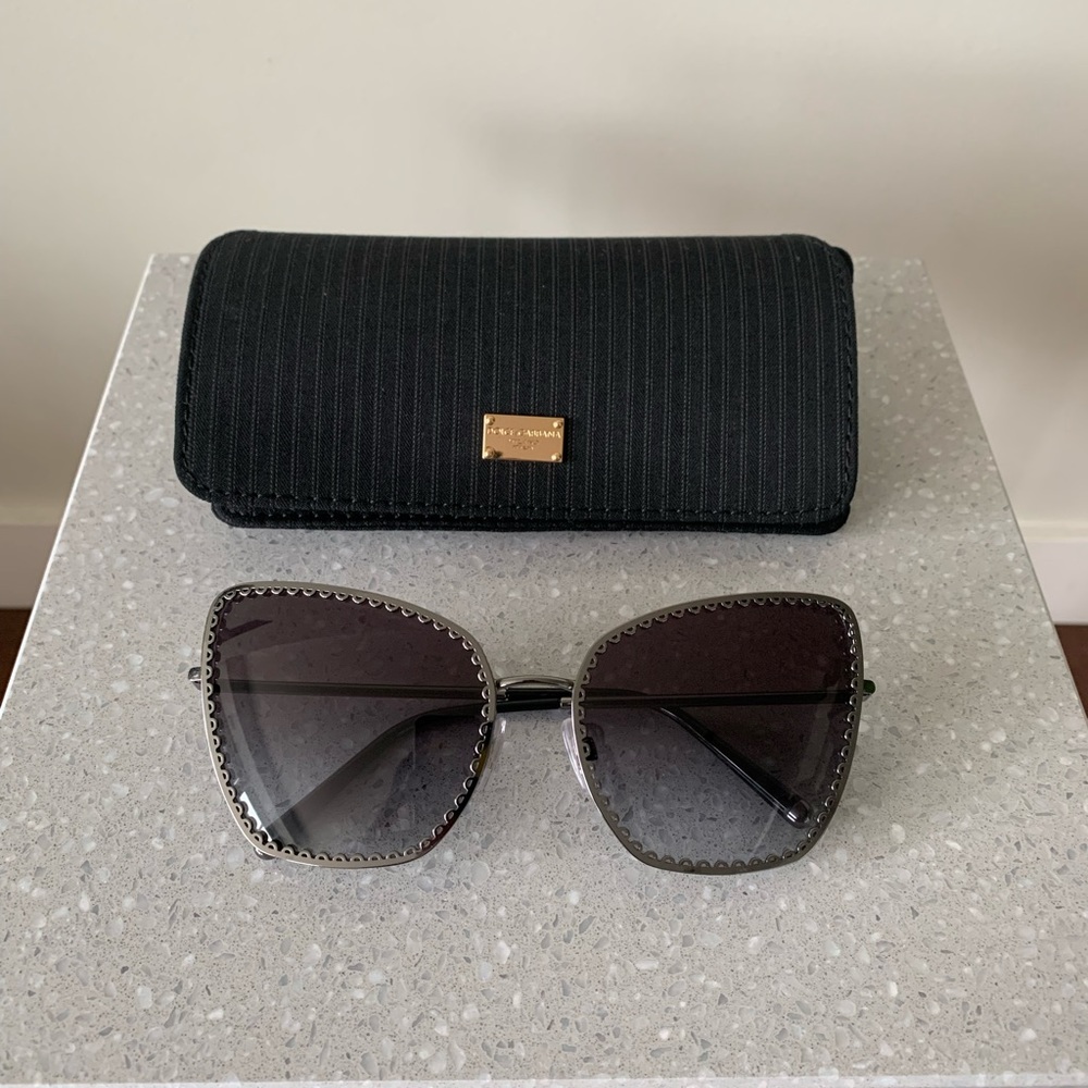 NWT Dolce&Gabbana DG2212 Cat Eye Sunglasses Gunmetal